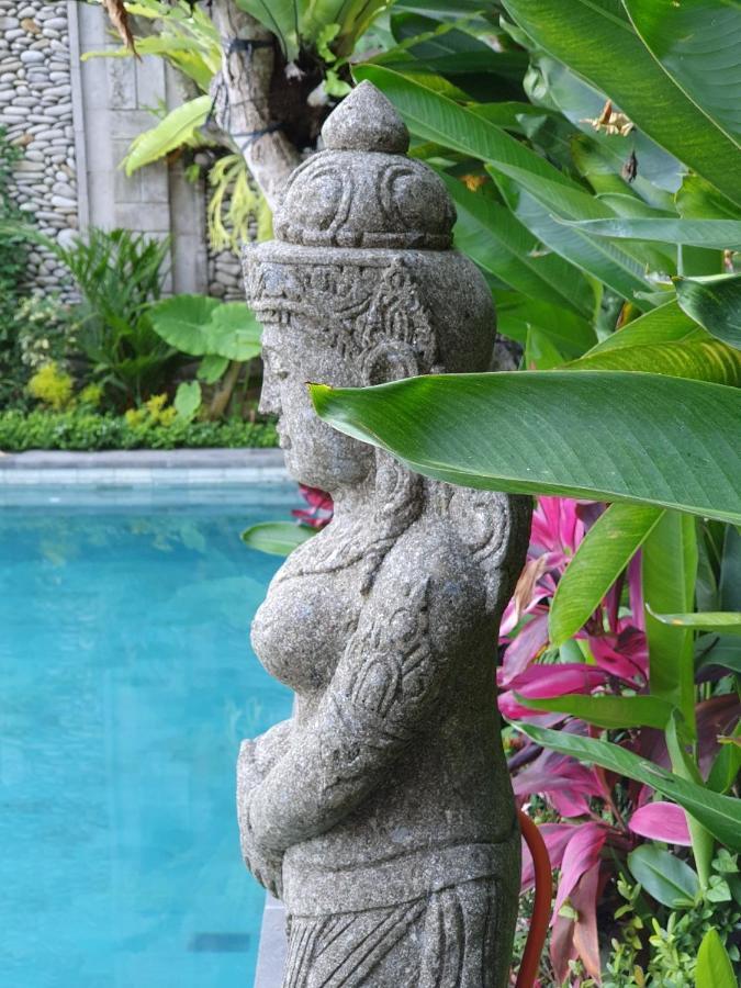 Ubud Paras Villa ภายนอก รูปภาพ