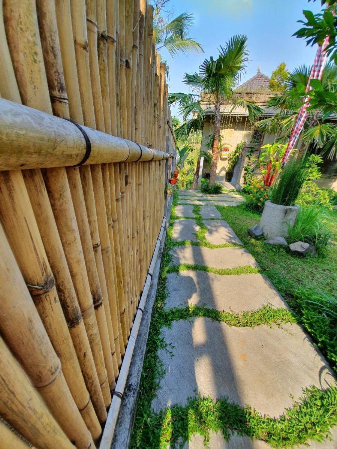 Ubud Paras Villa ภายนอก รูปภาพ